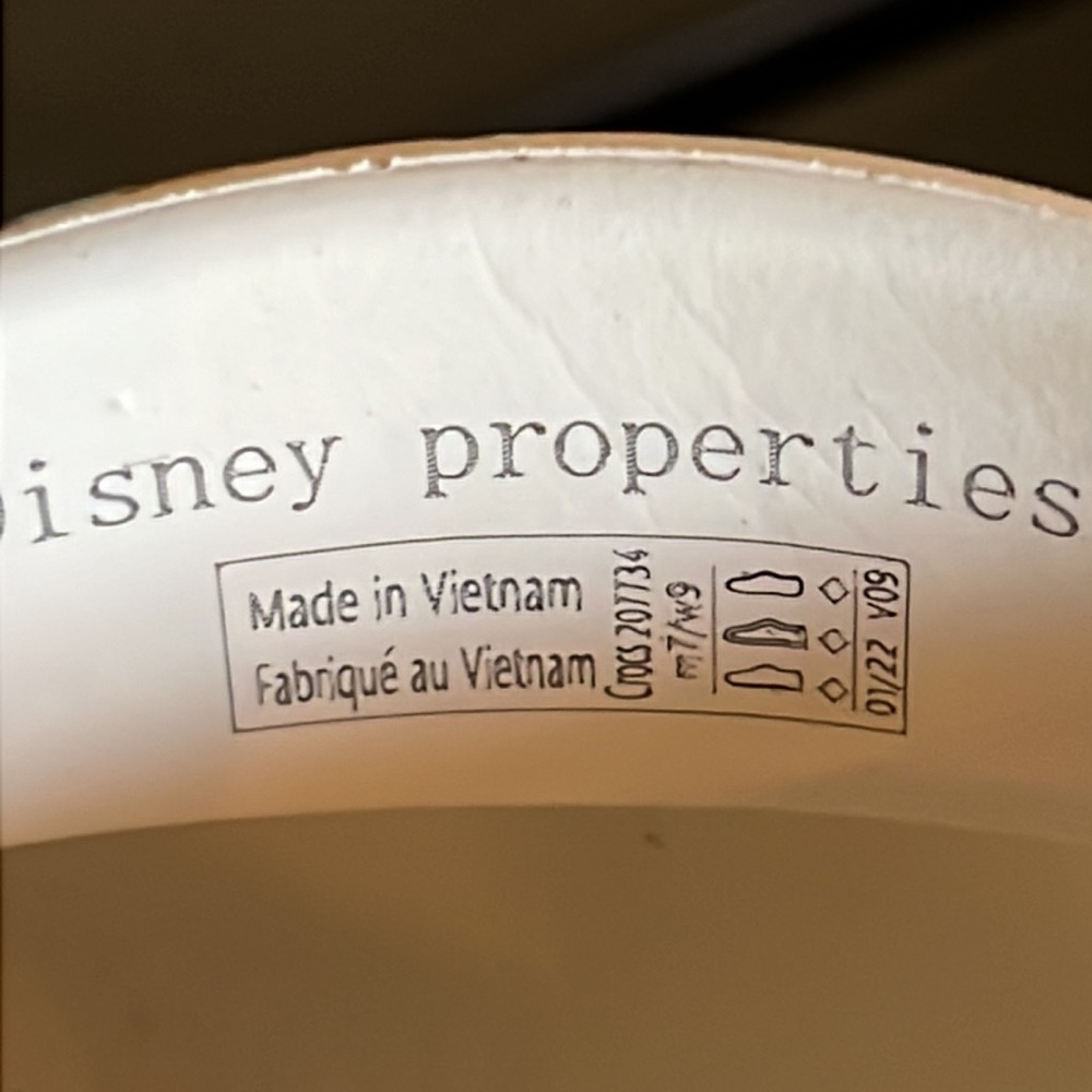 Disney 50th Anniversary Celebration Crocs Size 9 - Picture 12 of 17